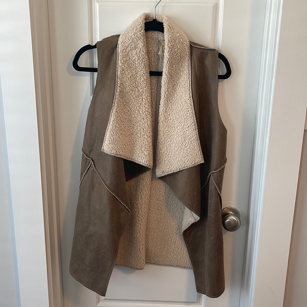 Women’s Sherpa Vest